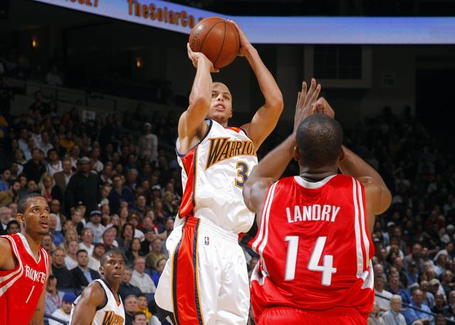 现出巨大的 现出巨大的