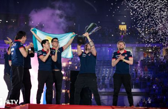 迷看到了他 迷看到了他